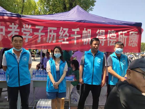 阜东社区开展"防电诈宣传 助力中考为梦起航"爱心志愿服务活动